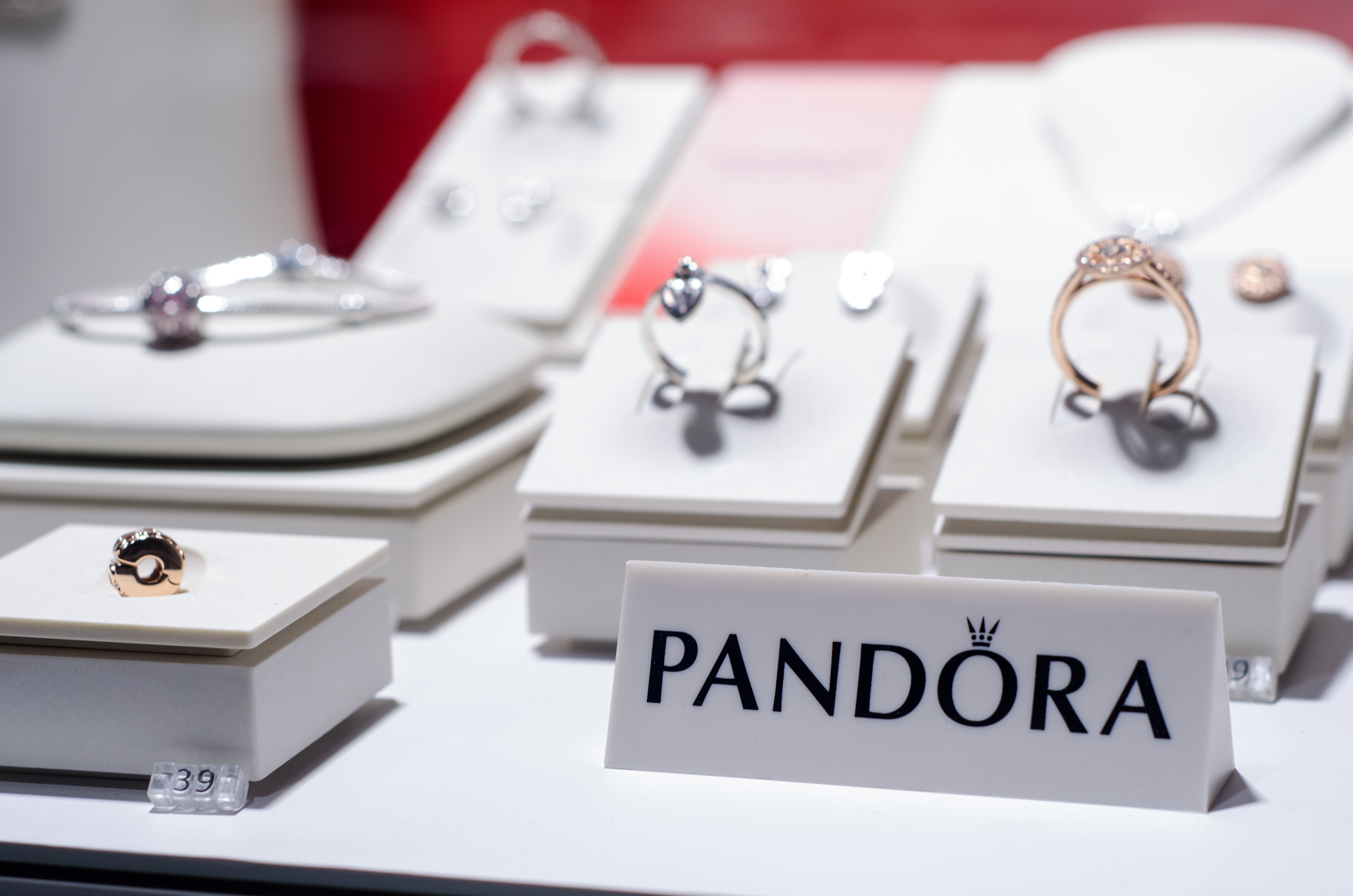 Settimo Piano and Pandora unite to share unique jewellery experiences.